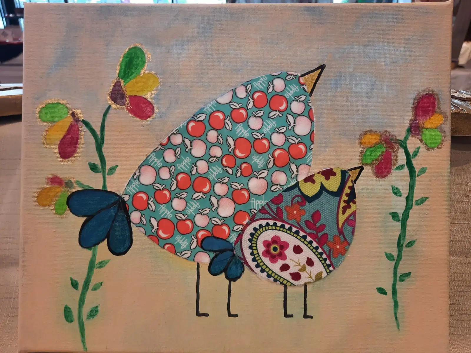 ציפורים צבעוניות על קנבס