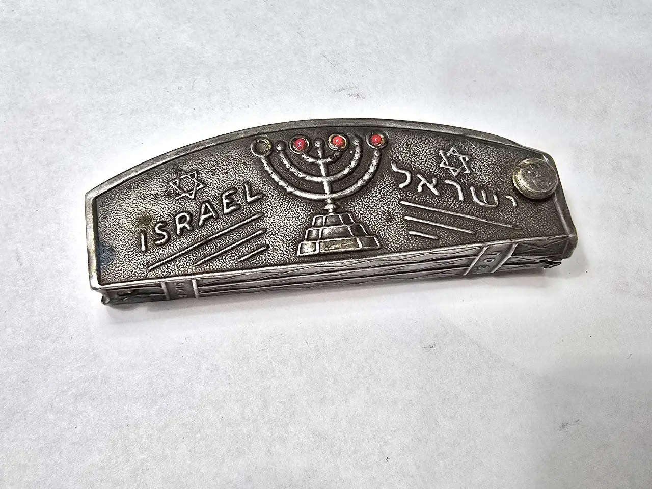 שנות ה.60 איך זכרנו מספרי טלפונים אז זהו לכל אחד ספר טלפונים קטן בכיס .ספר טלפונים מניאטורי עשוי כסף . שנות ה60 ייצור ישראל פריט מדהים!!