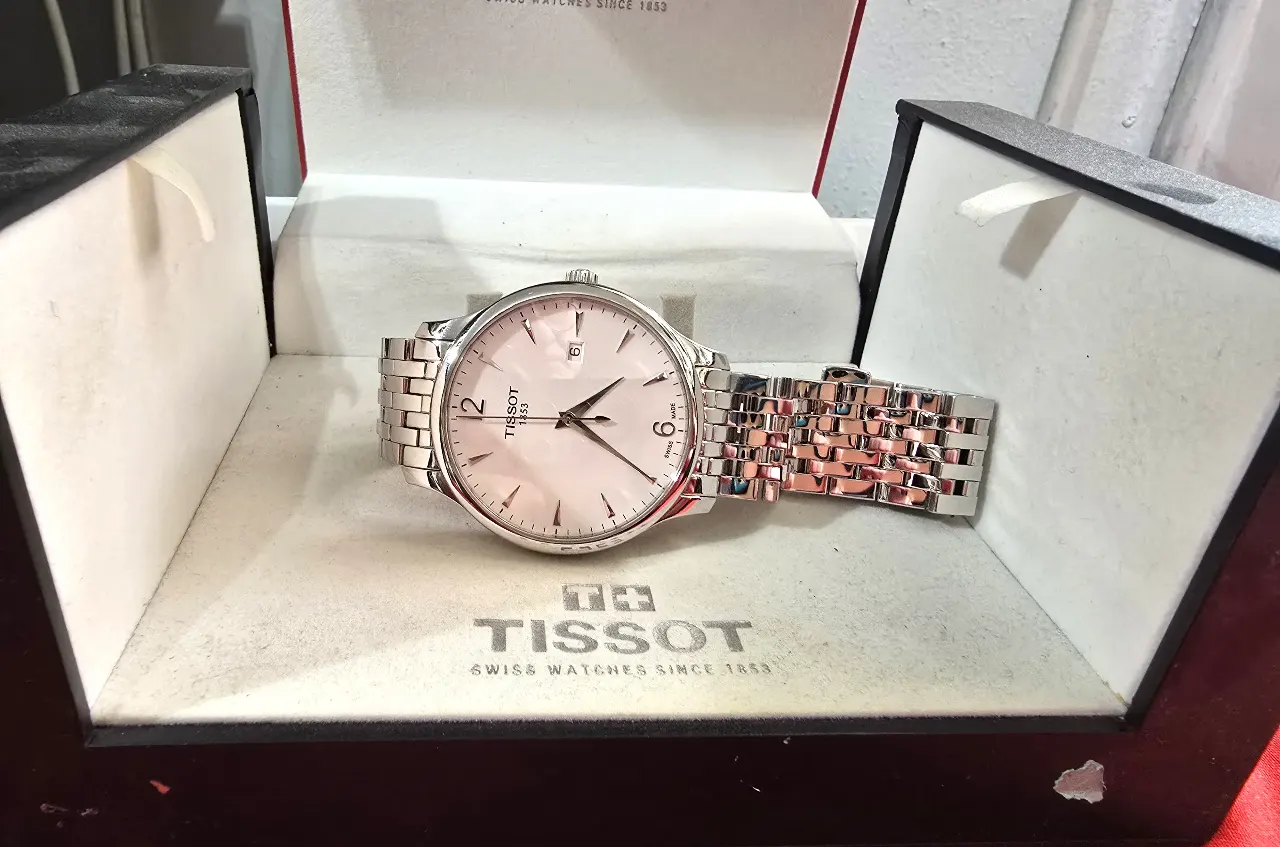 שעון TISSOT חדש לא ראה אור שמש! כולל קופסא, תעודת אחריות וחוברות.
