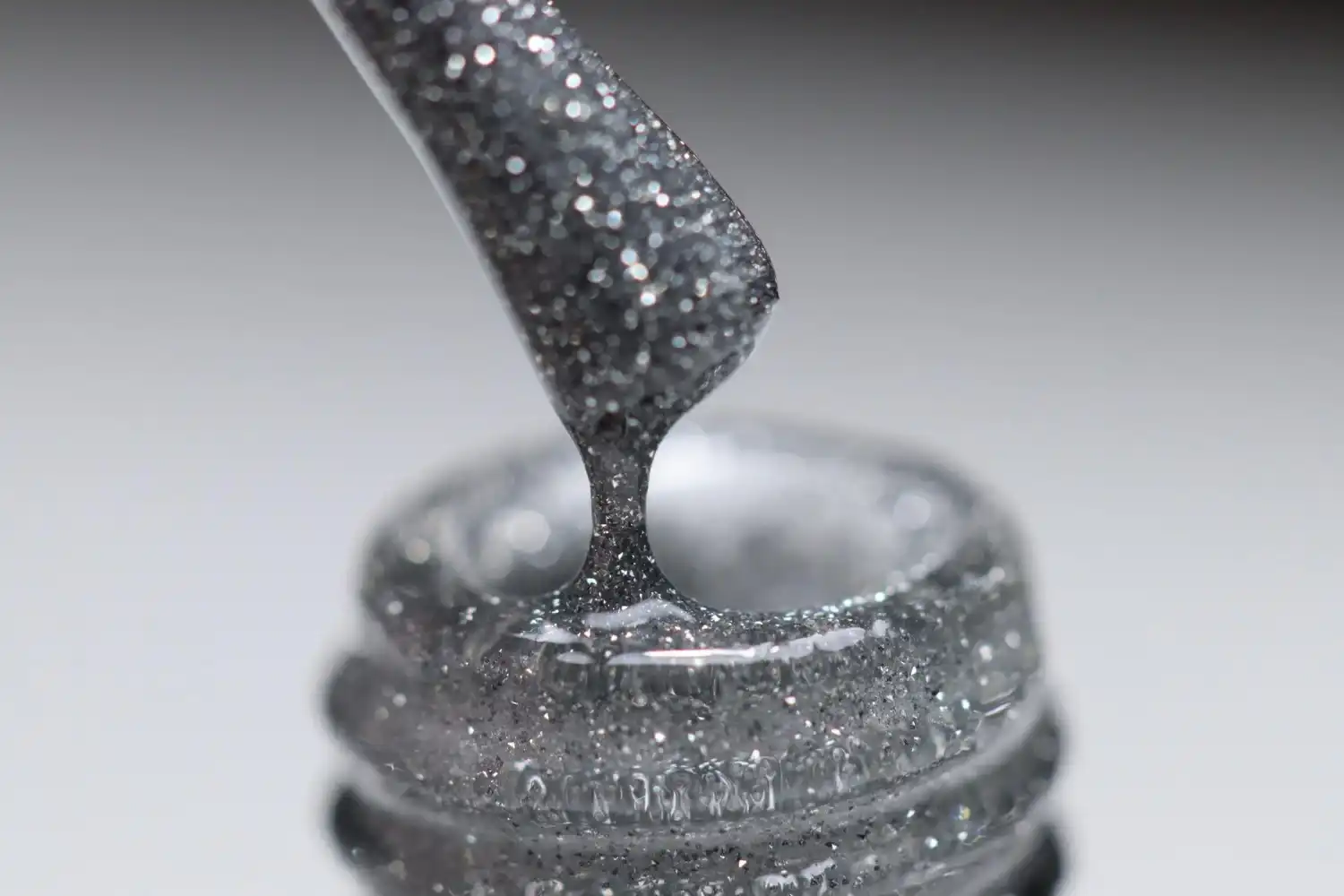 איך לבחור את הלק ג׳ל שמתאים לך?