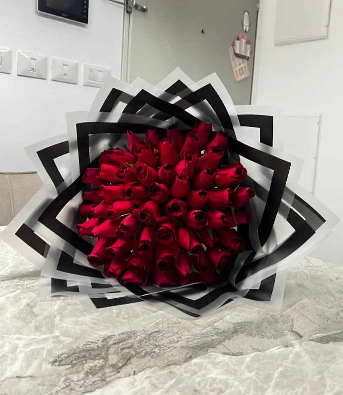 red roses 🌹