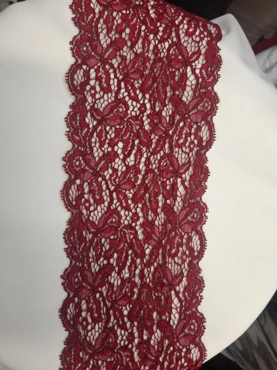 תחרה לייקרה