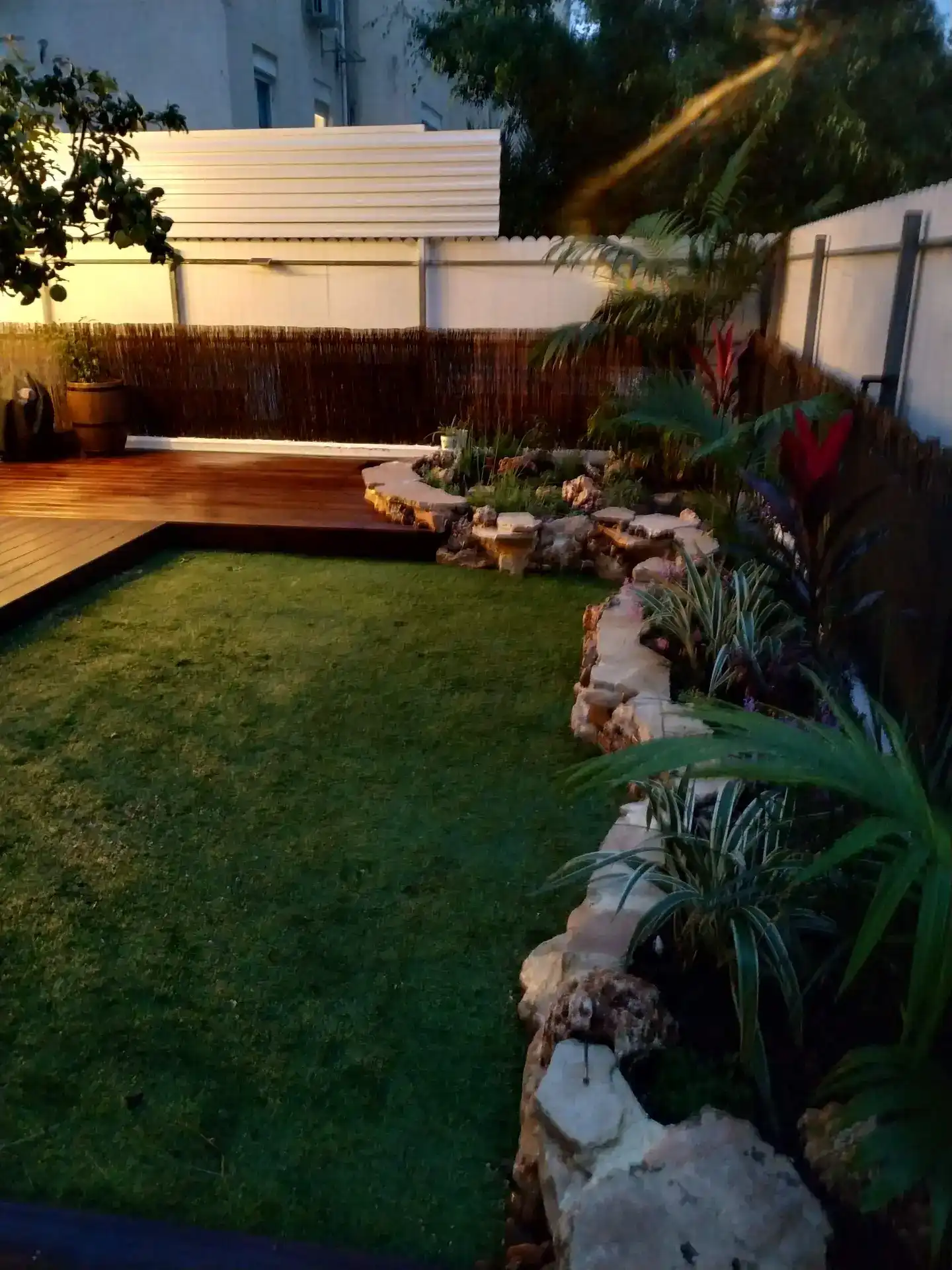 עבודות אבן טבעית- טרסות וריצוף חוץ