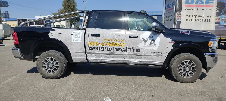  היתרונות של שילוט על רכב