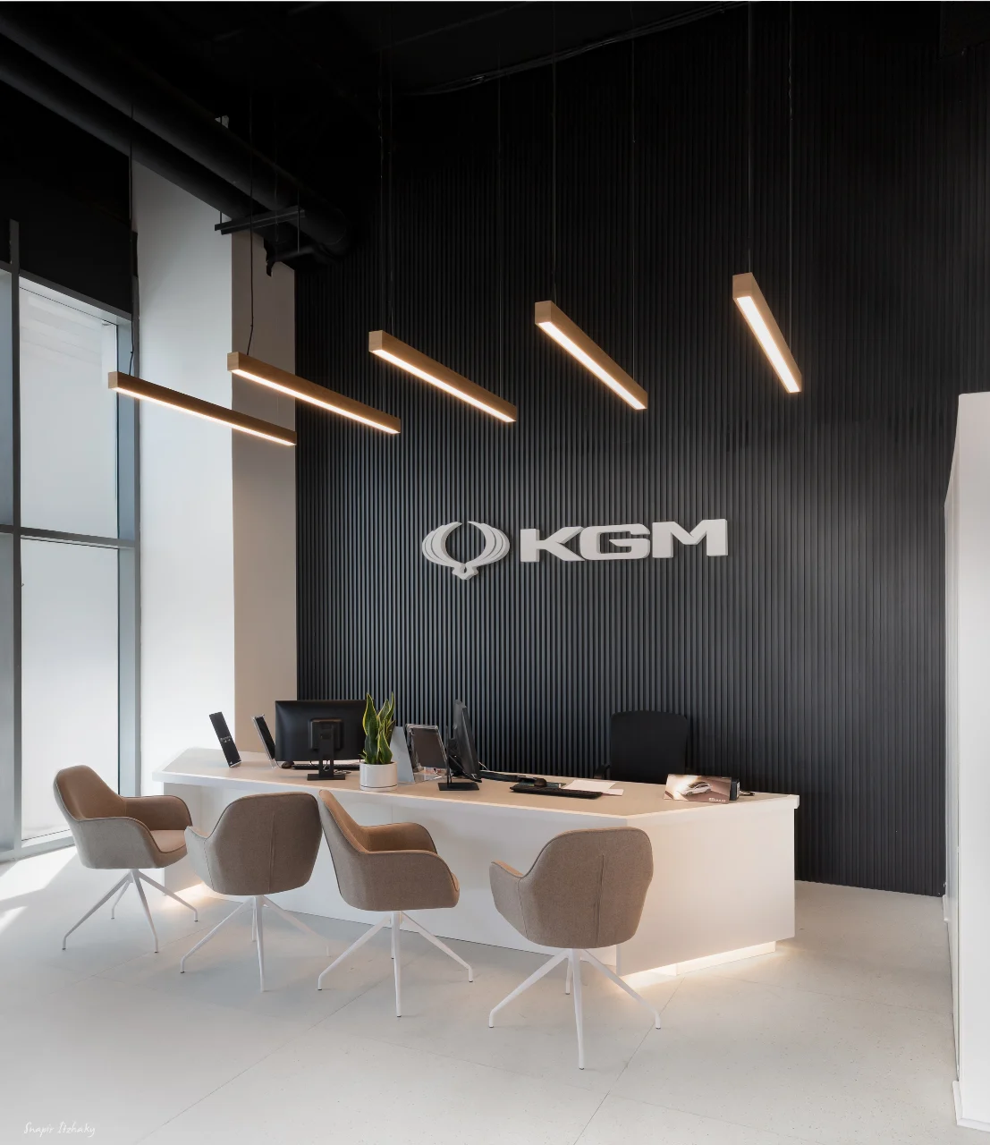 loom-lighting KGM car showroom in Petah Tikva
