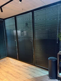 חברתנו מציעה פתרונות הצללה למרחבי עבודה שונים