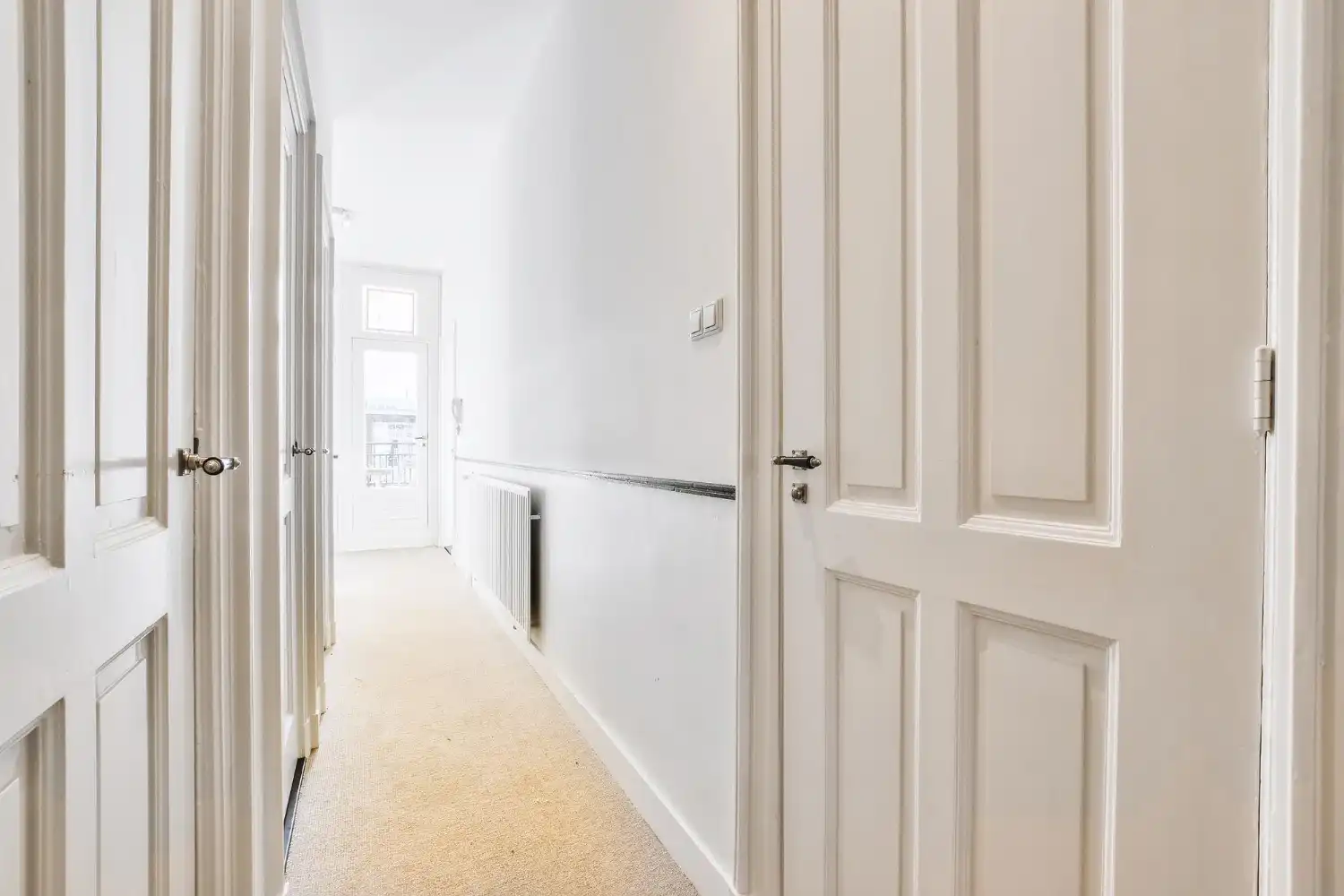 היתרונות של דלתות פולימר – למה הן הבחירה של בעלי מקצוע?