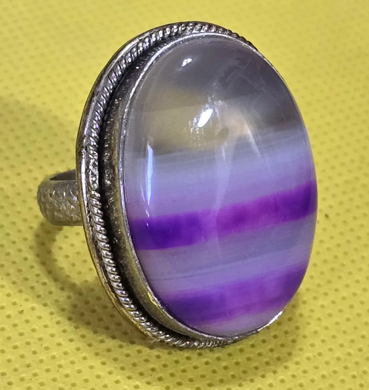 טבעת כסף גדולה ומרשימה מידה 8 מעוטרת אבן =האגת חתומה לכסף 925