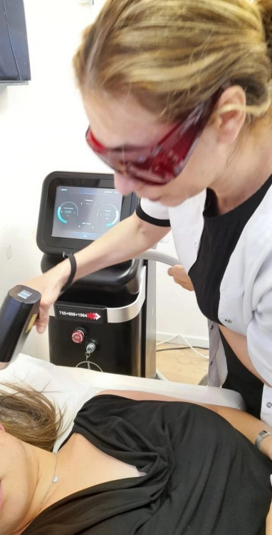 מכשור הלייזר שלנו - הסרת שיער לצמיתות!