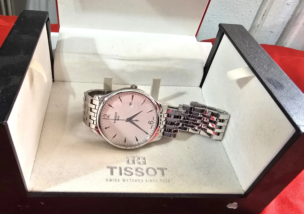 שעון TISSOT חדש לא ראה אור שמש! כולל קופסא, תעודת אחריות וחוברות.