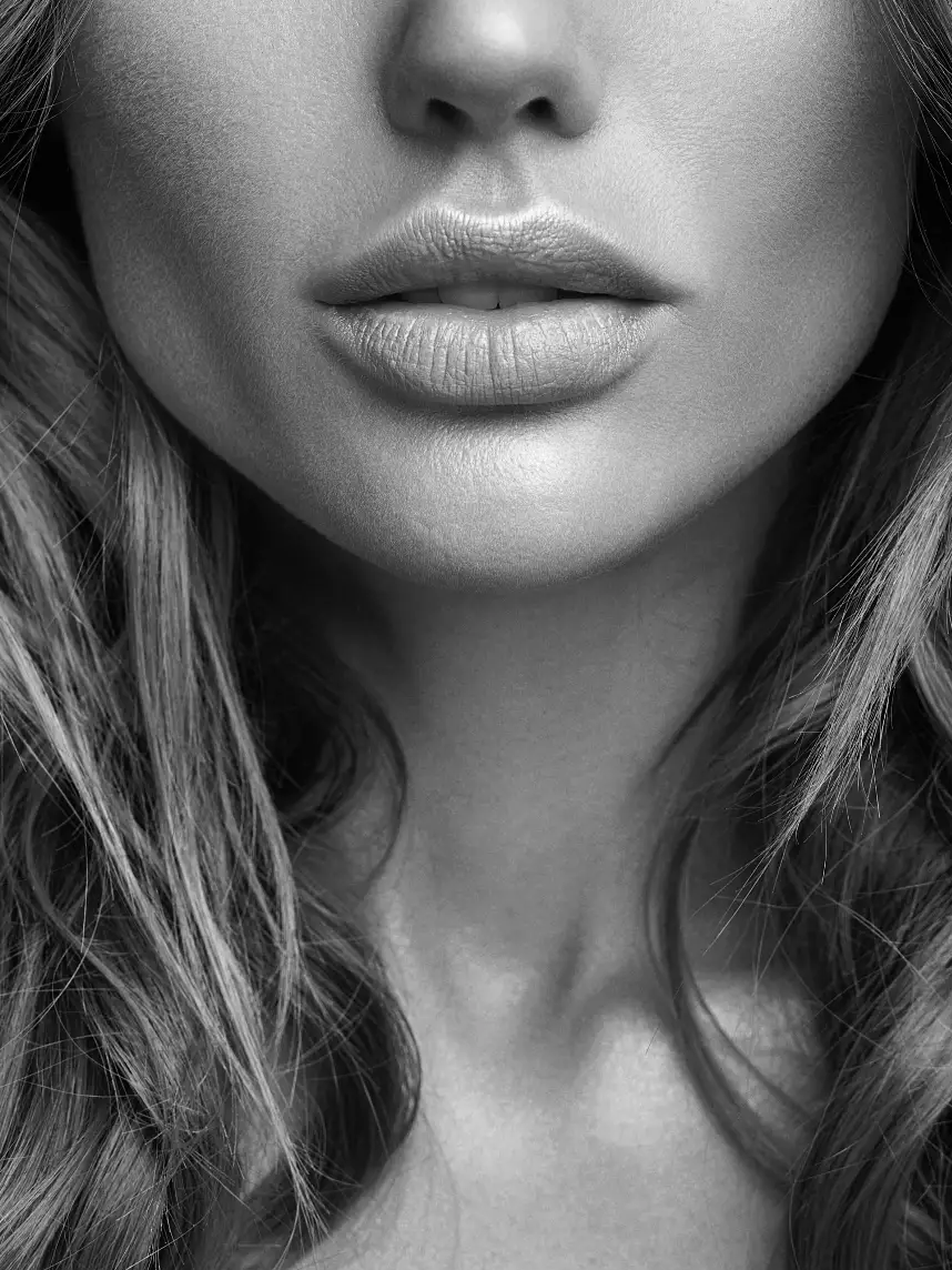 חומצה האילרונית עיצוב שפתיים