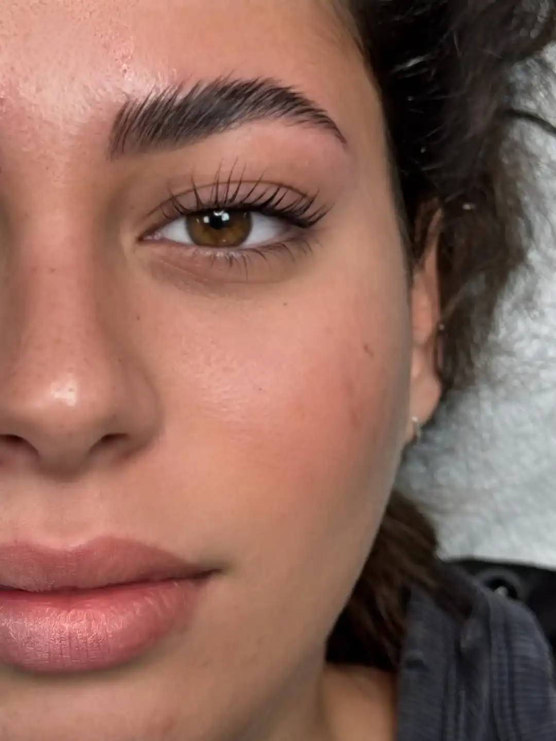 הרמת גבות – איך זה עובד ולמי זה מתאים?