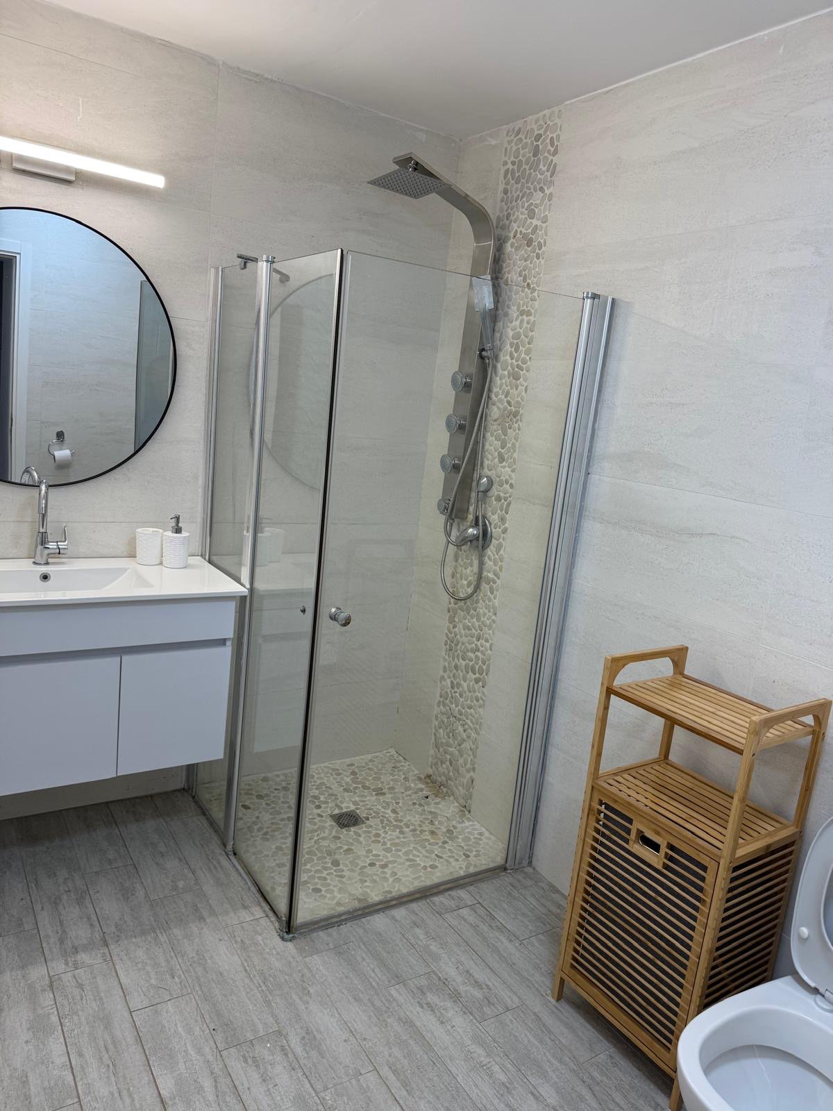 חדרי רחצה בכל המתחם