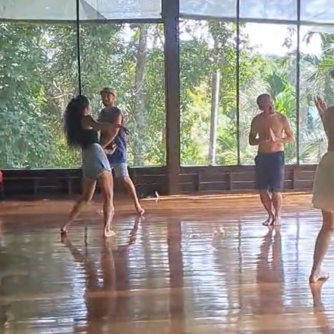 LIGHT DANCE- מרחבי תנועה 