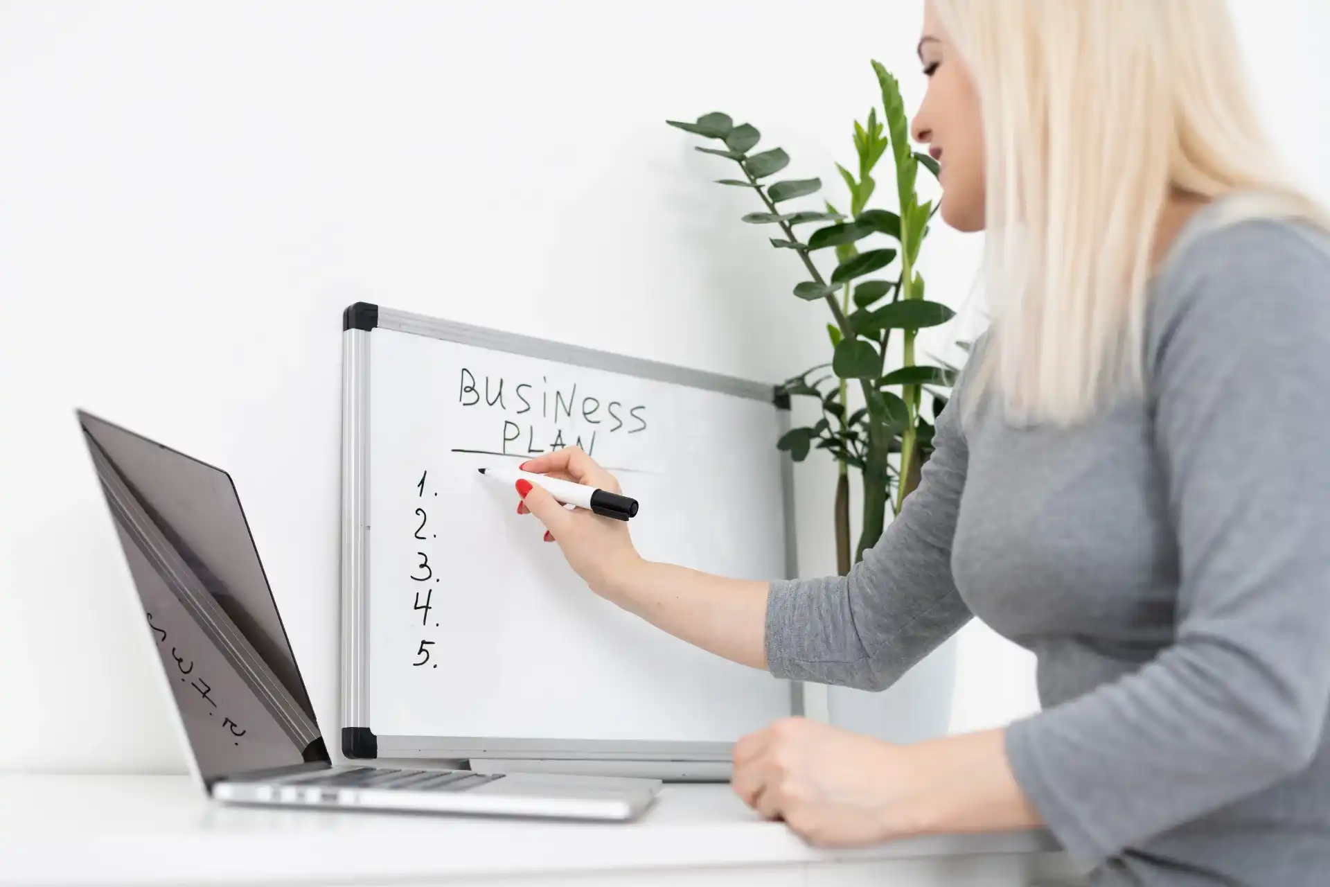 איך הכנה לפרזנטציה מונעת בלבול וחרדה בזמן אמת | ניצוצות