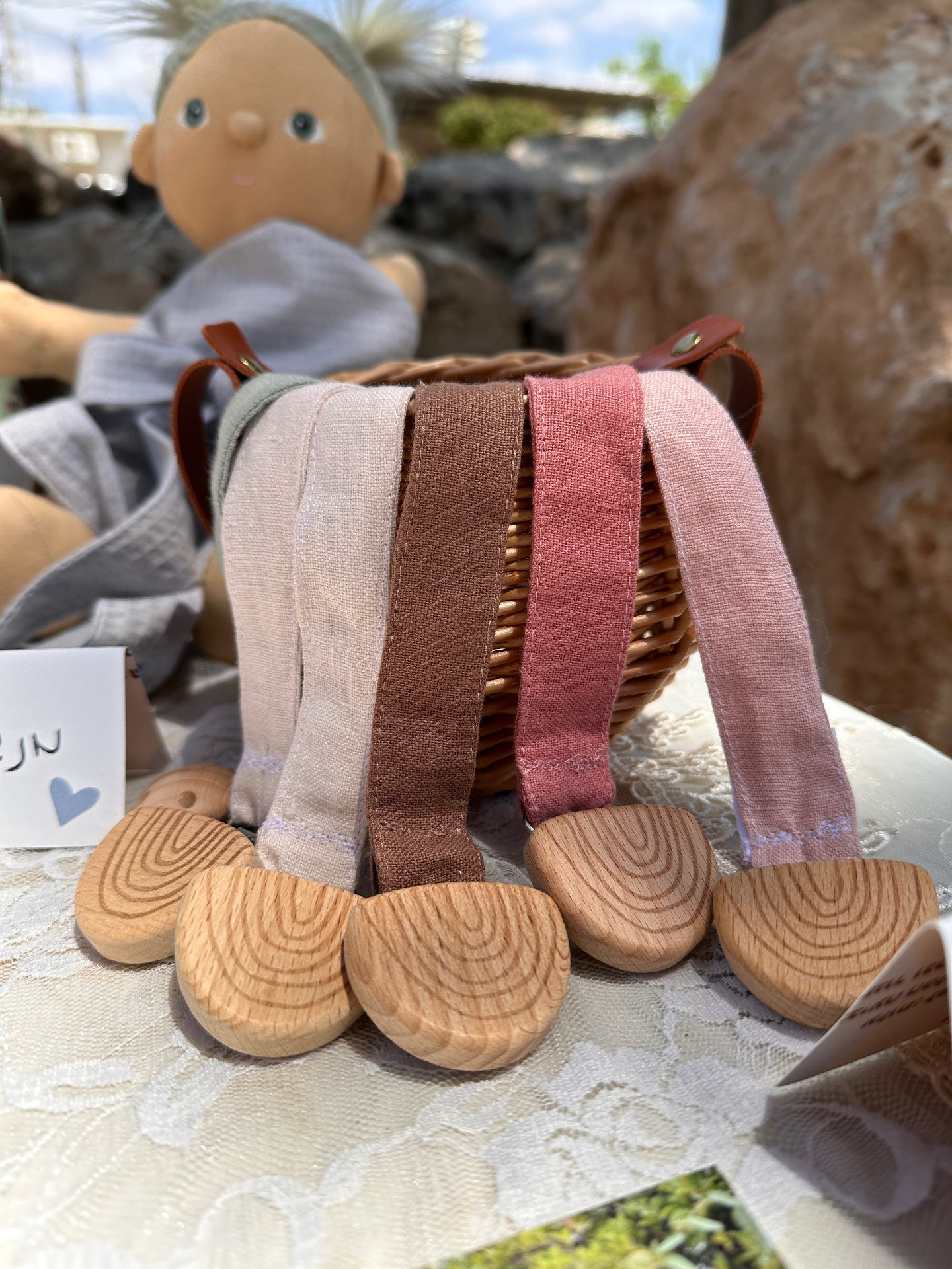 מארז מחזיק מוצץ וסינר בנדנה