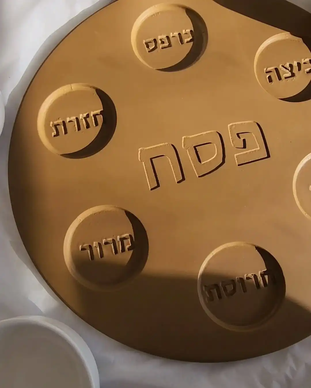 החיבור בין יודאיקה מסורתית לעיצוב עכשווי