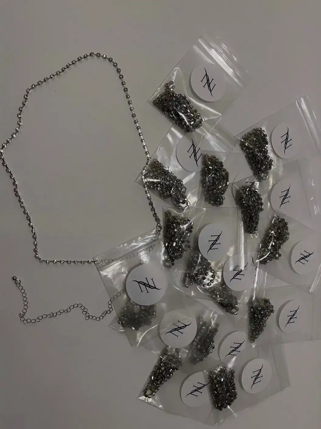 חגורת תכשיט בטן כסוף מנצנץ