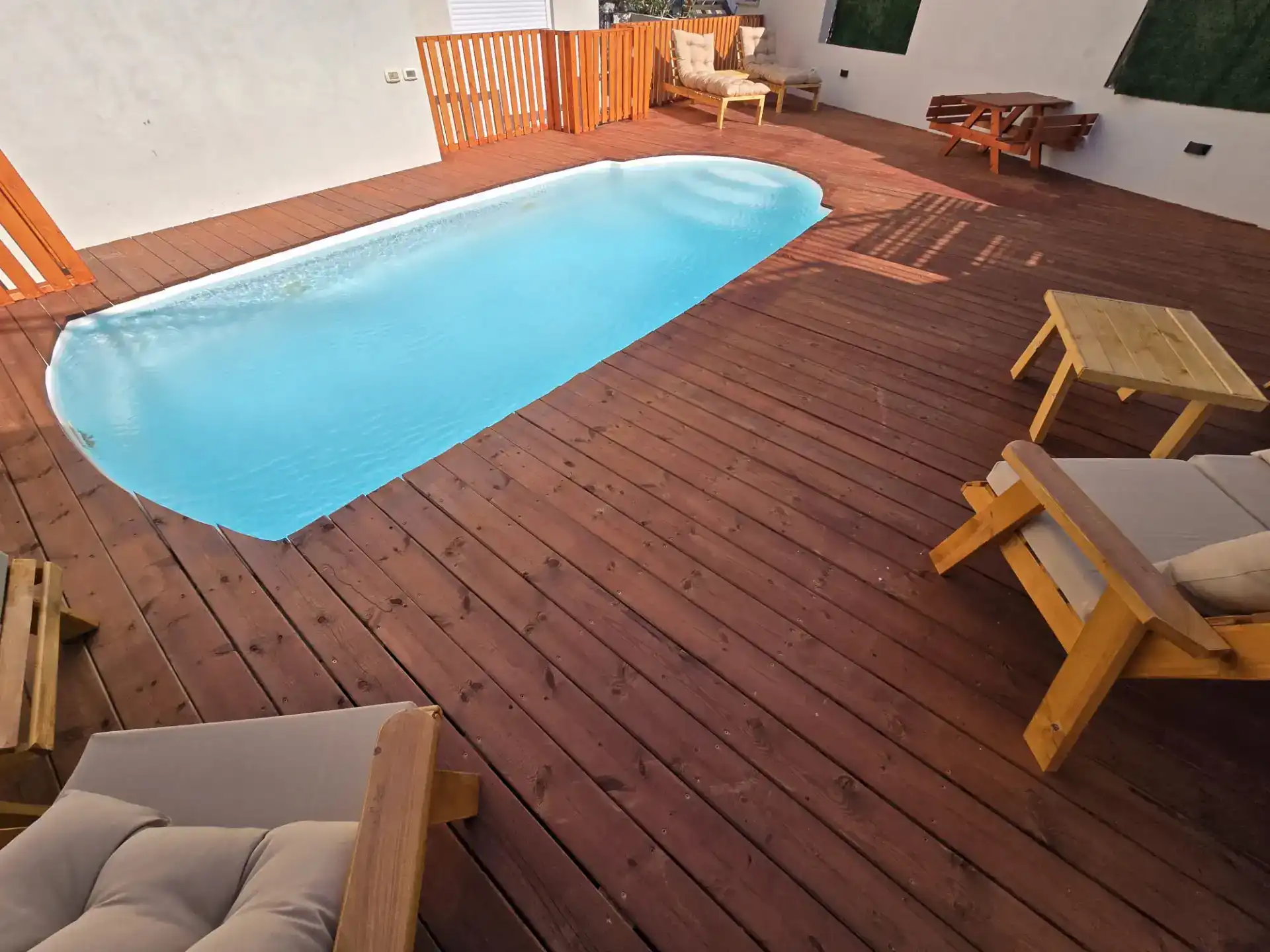 בריכה מחוממת ומקורה