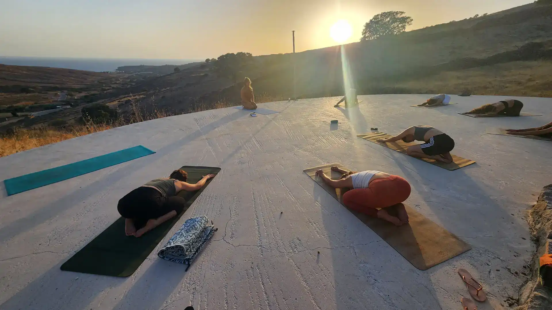 שיעורי יוגה קבוצתיים בפרדס חנה - מסע לחיבור גוף-נפש
