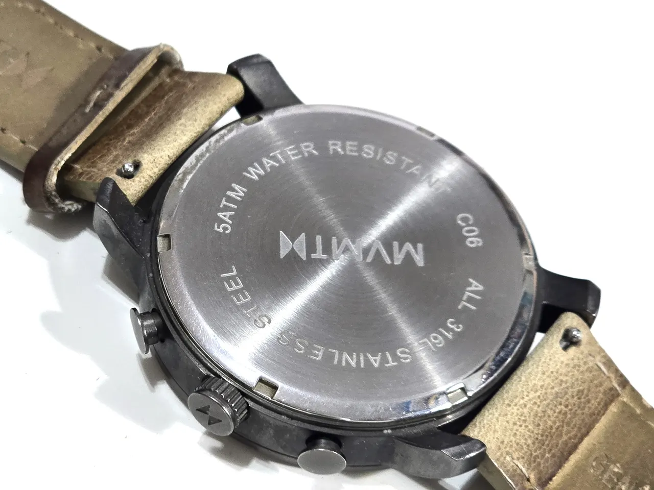 שעון יד של המותג MVMT מותג אמרקאי פופולרי שעון יפה שמור מצב מעולה חוסר בסוללה