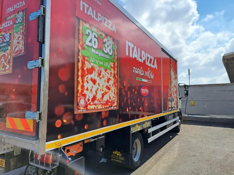 איך מתמודדים עם השמש בשילוט רכבים ?