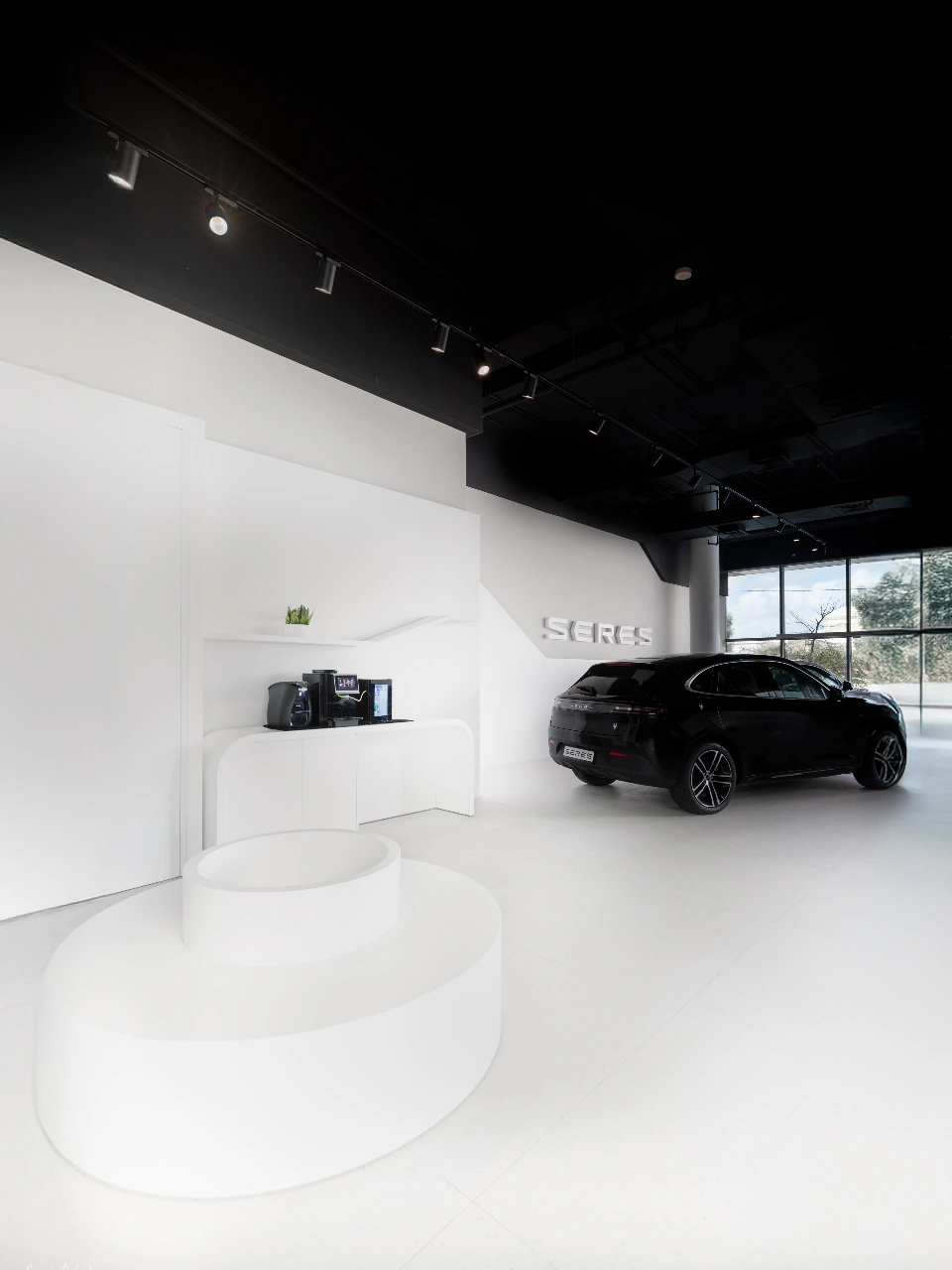 loom-lighting KGM car showroom in Petah Tikva