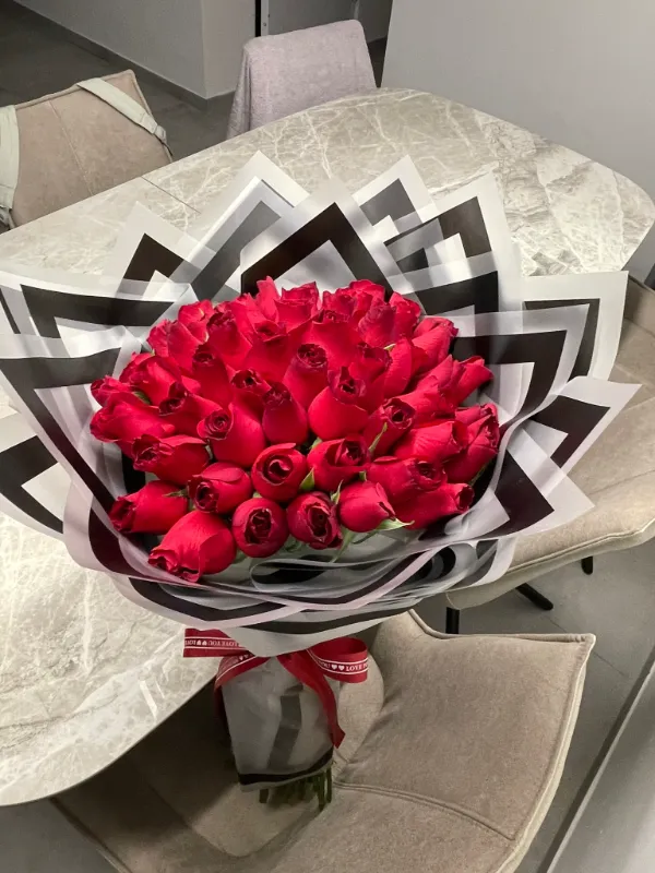 red roses 🌹