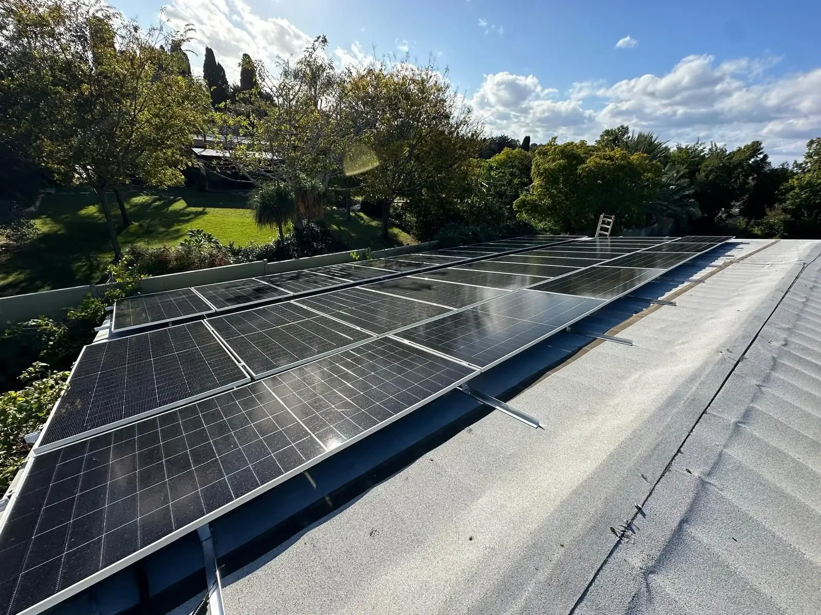 התקנת מערכת סולארית לגגות פרטיים