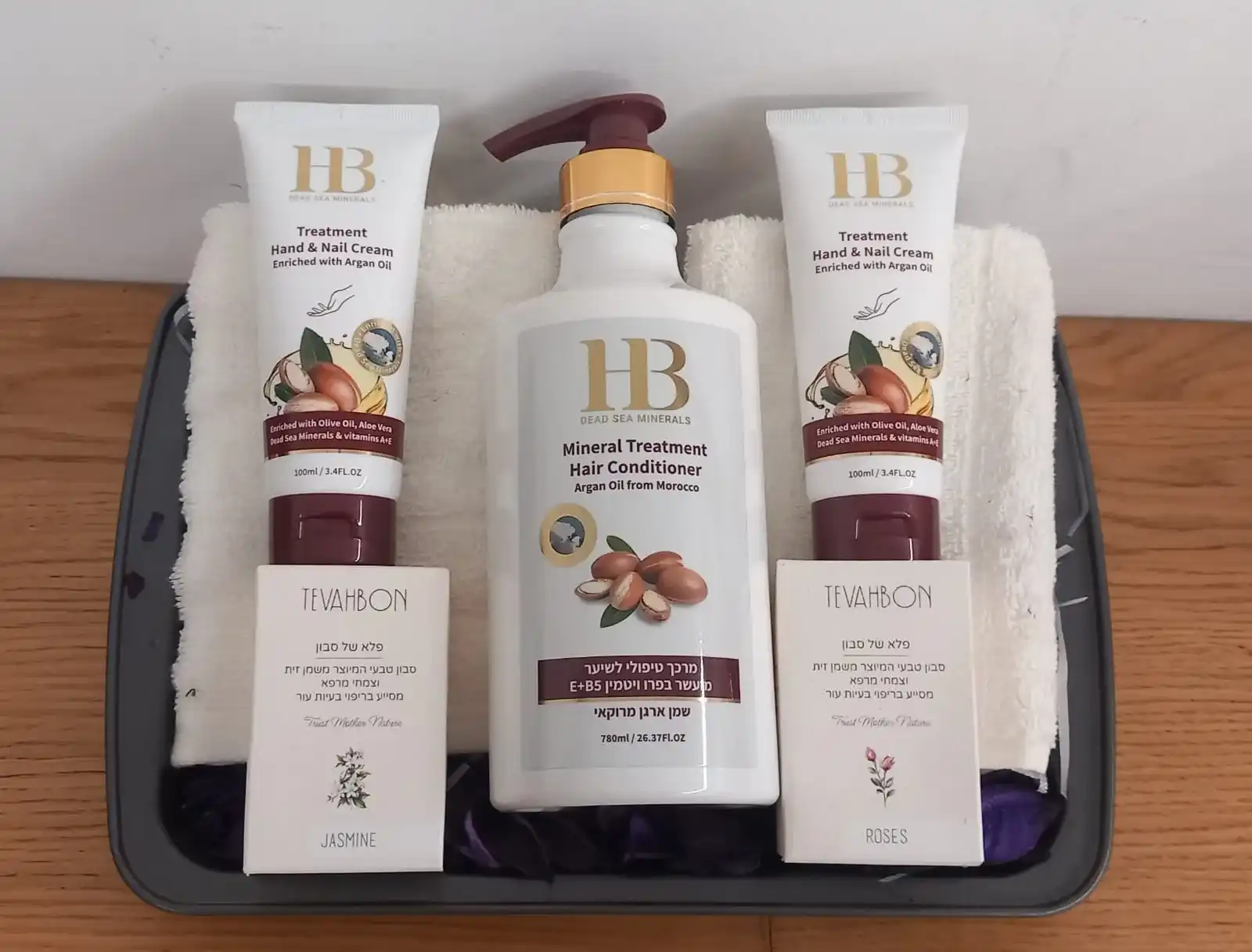 מארז טיפוח שיער + גוף + מגבת