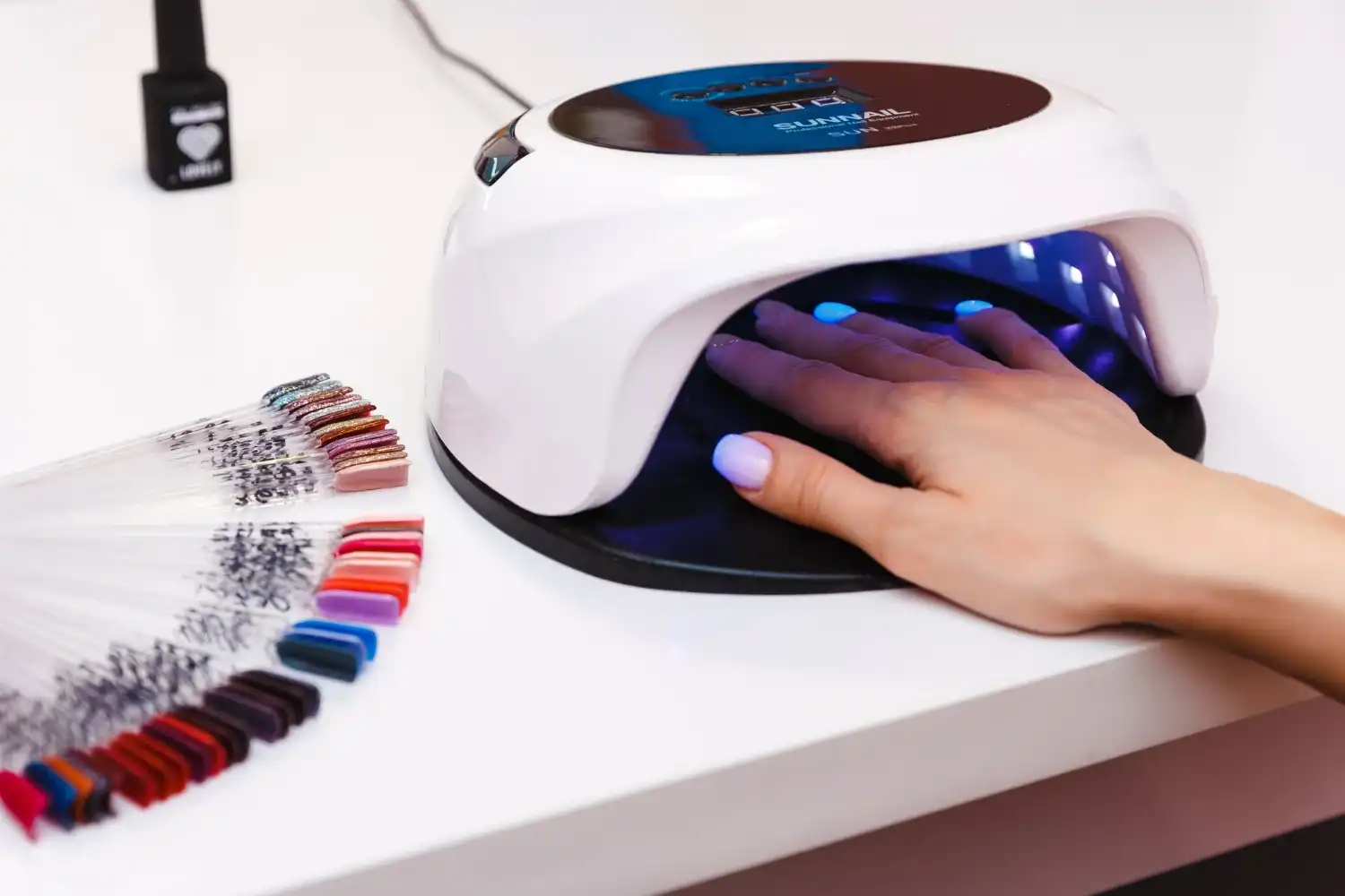 מניקור וג’ל