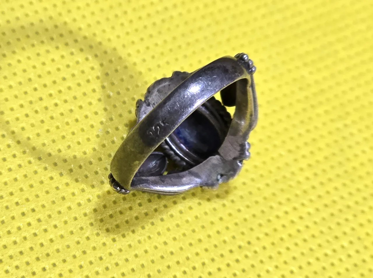 טבעת כסף ישנה ומרשימה באיכות מעולה. חתומה 925.  מידה: 7 | משקל: 3.52 גרם