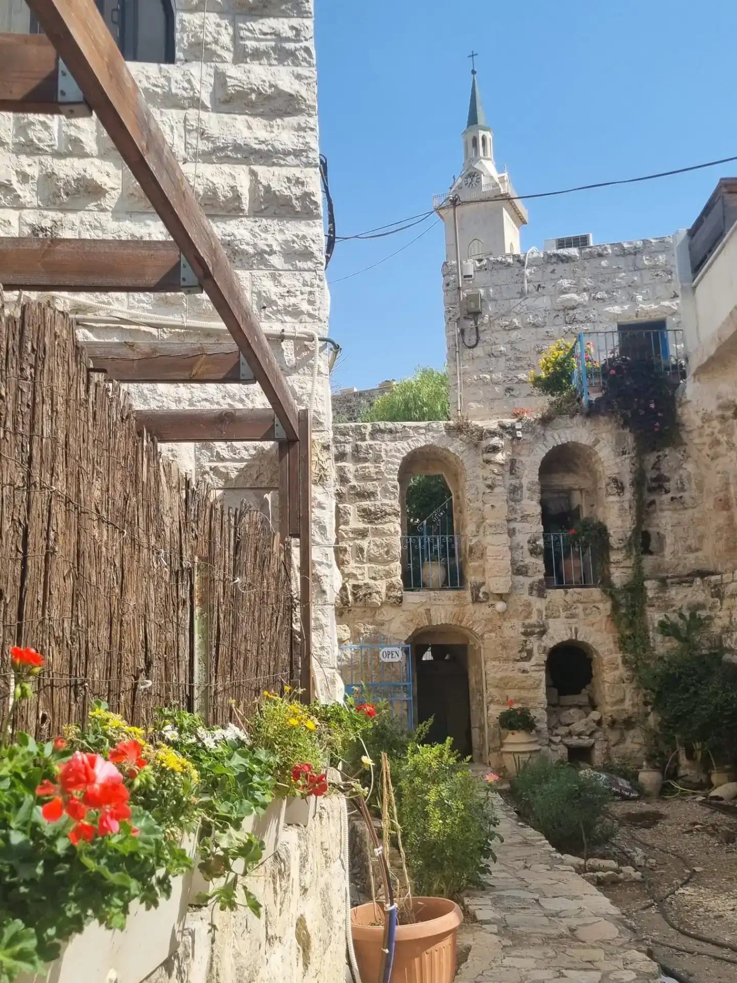 סיור בכפר הפסטורלי עין כרם