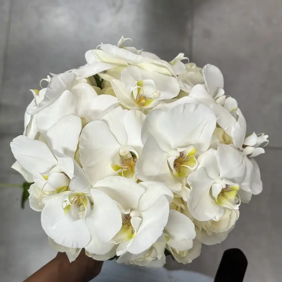 זר כלה ורדים בעיטוף סחלבים