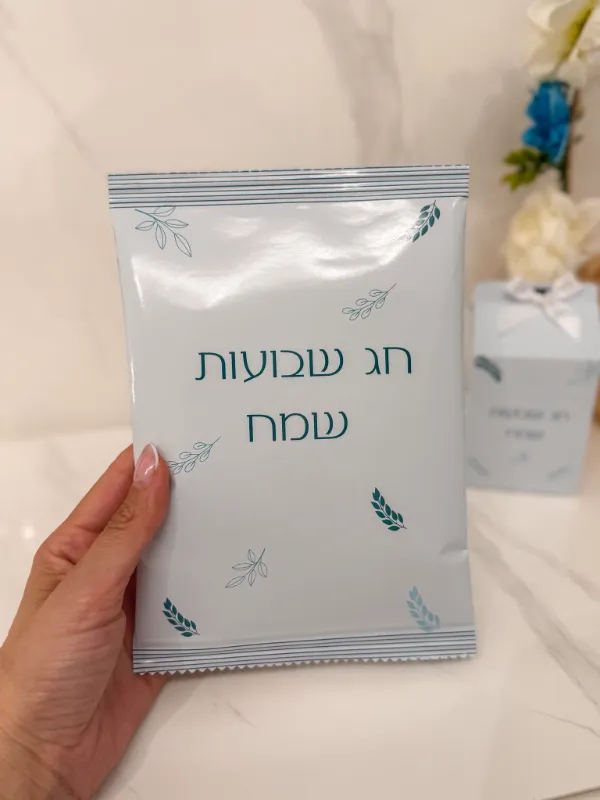 קופסא למילוי בצורת קרטון חלב וקורנפלקס ממותג