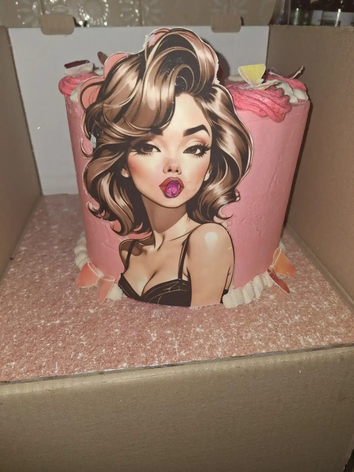 עוגה יורקת נצנצים