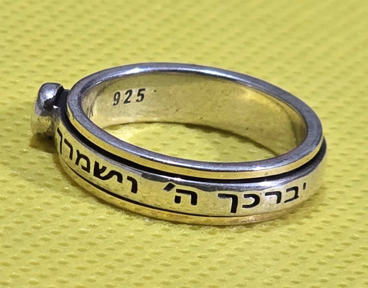 טבעת ספינר מכסף 925 משולב זהב מלא חתום 9K משובץ באבן זירקון טבעת מסתובבת קמע עם הכיתוב יברכך ה' וישמרך משקל 4 גרם מידה 6 USA רוחב 0.5 ס"מ מצב חדש לא היה בשימוש