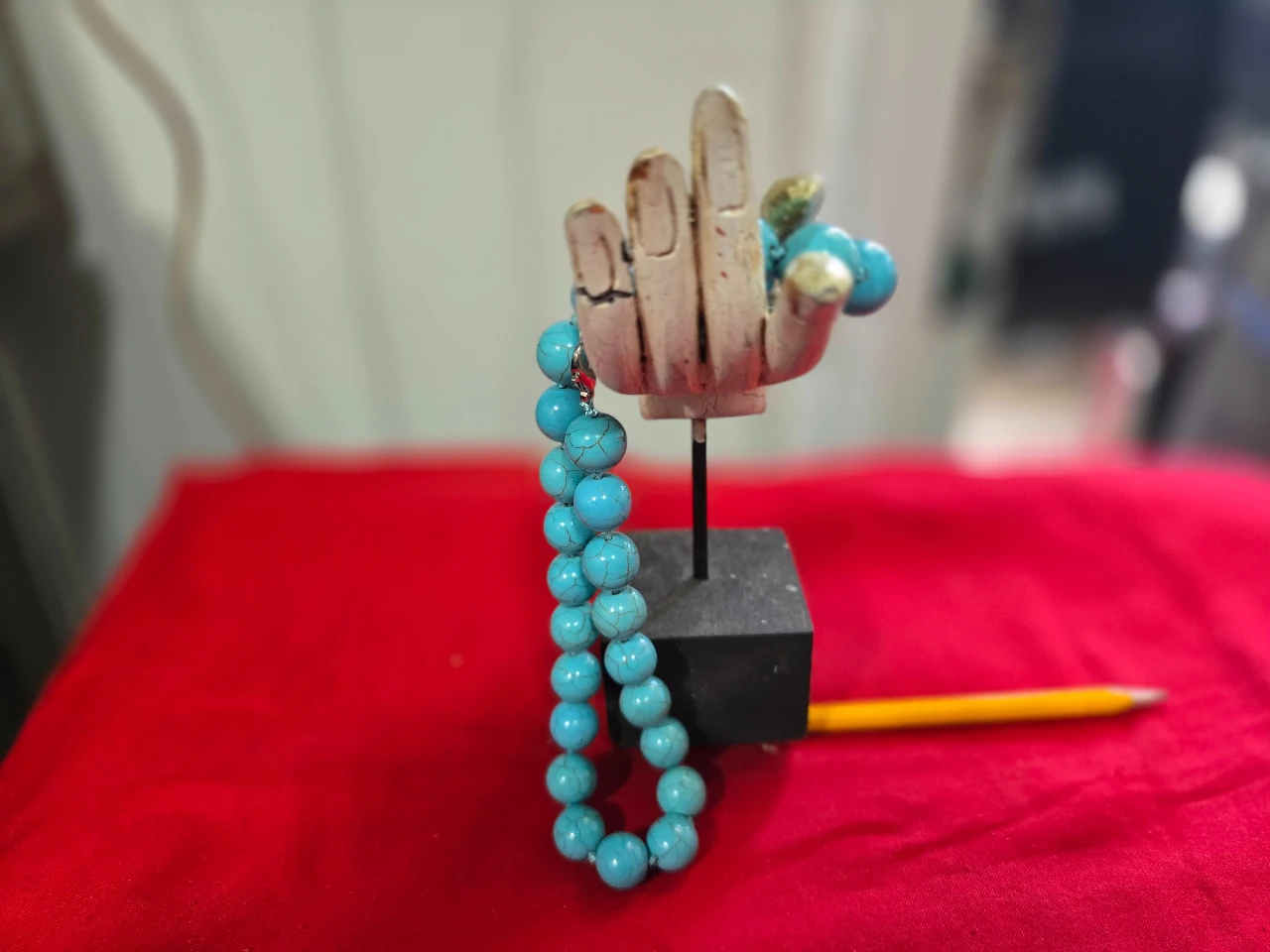 שרשרת עם אבני תורכיז קוטר כך כדור 1.5 ס'מ מחרוזת אבני תורכיז מהממת