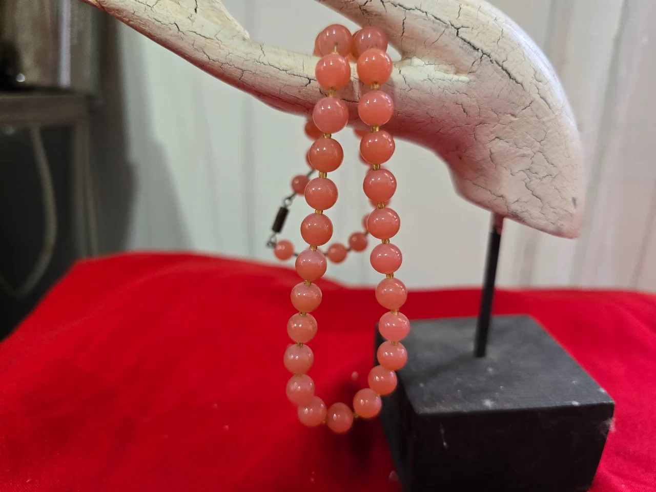 שרשרת חרוזי קוראל אלמוג בצבע ורוד שרשרת עדינה ויפה