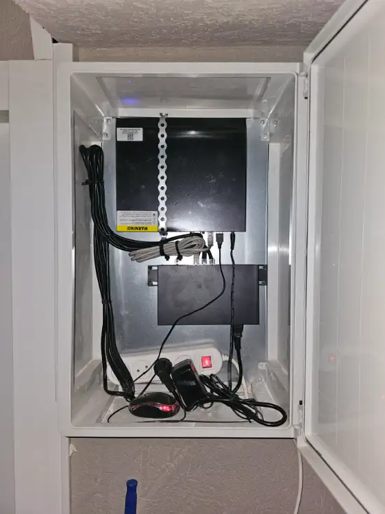 התקנת מגוון ארונות למגוון צרכים ומערכות