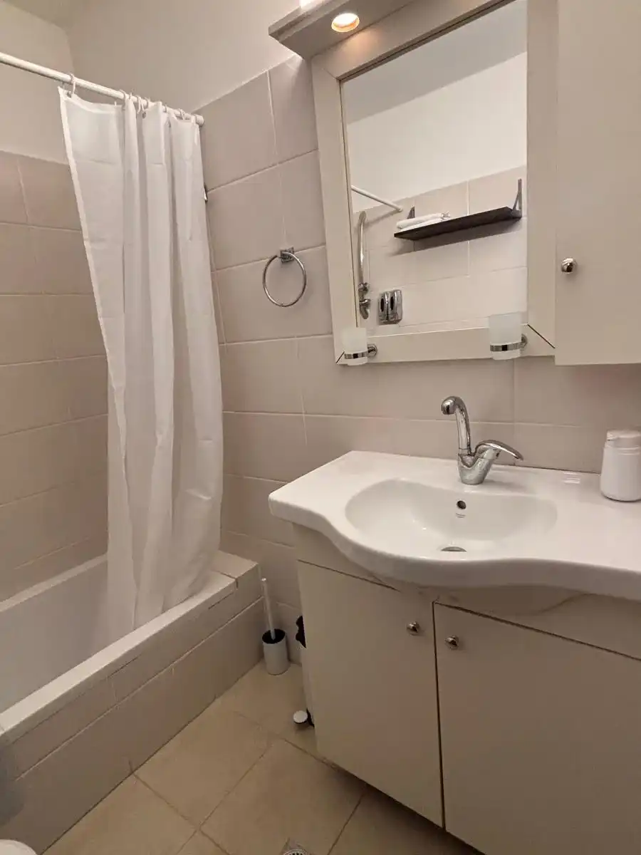  חדר רחצה ושירותים