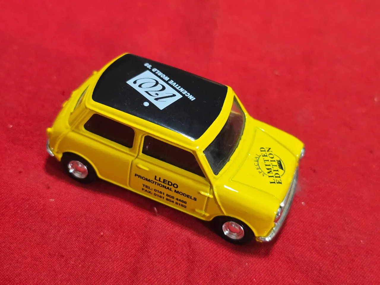 דגם רכב MORRIS MINI COOPER משנת 1964 ממתכת תוצרת Lledo אנגליה דגם איכותי ממתכת.פריט אספנות מבוקש.  מידות הקופסה 14.5X7X4 ס"מ.  מצב: 	כמו חדש שימוש