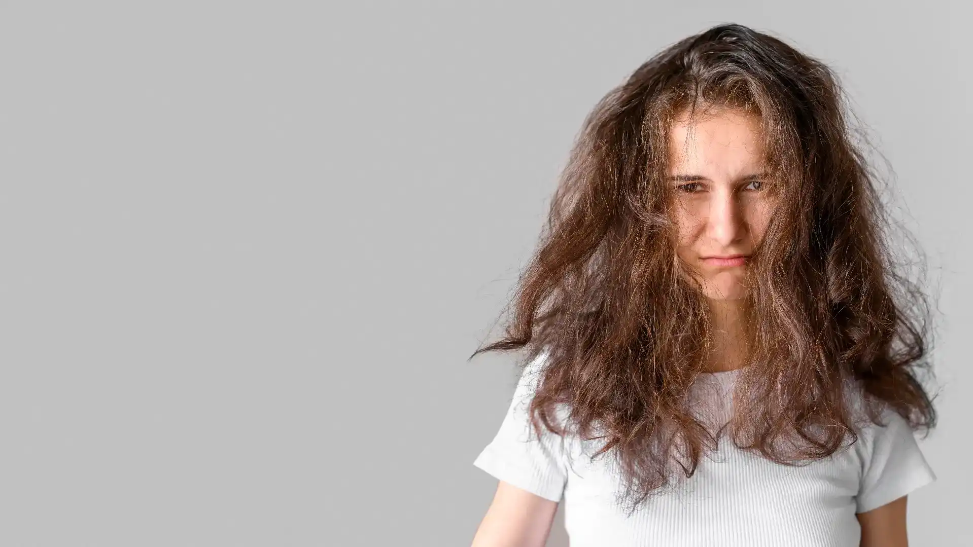 טיפול ביתי לשיער פגום ויבש – כך תתאימי את המוצר הנכון לפי סוג שיער