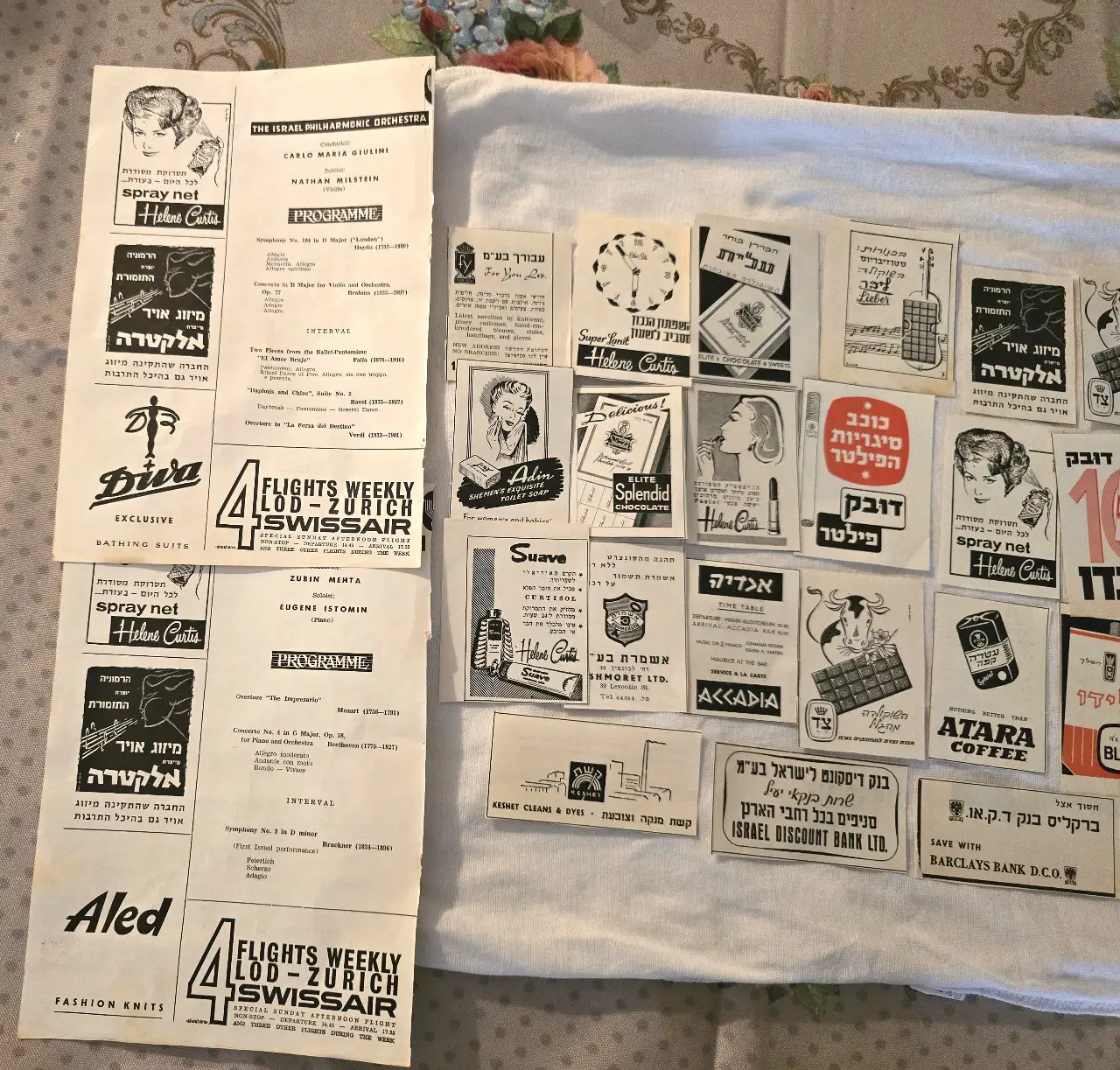 אוסף של 34 גזרי פרסומות מסביבות שנת 1960.