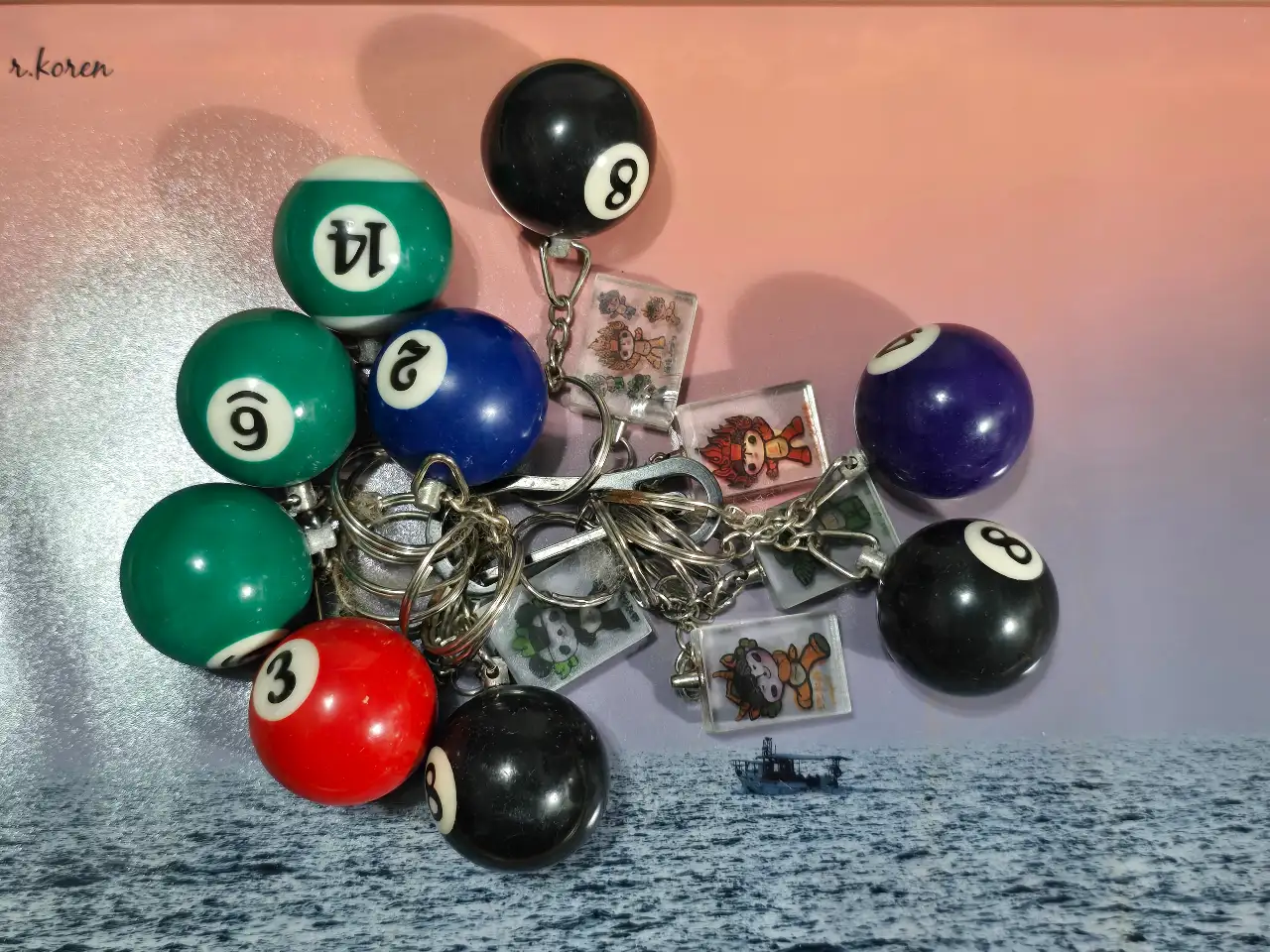 לוט של 13 מחזיקי מפתחות 9 מתוכם כדורי סנוקר ועוד 4 דמויות קטנות