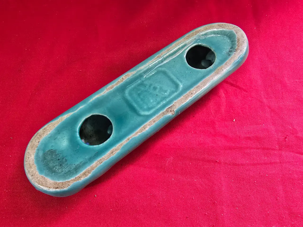 חנוכיה קרמית וינט'ג שנות ה.50\60 חתומה מאחור ....פחר......בית מלאכה לקרמיקה שנקרא (פחר קרמיקה אומנות)