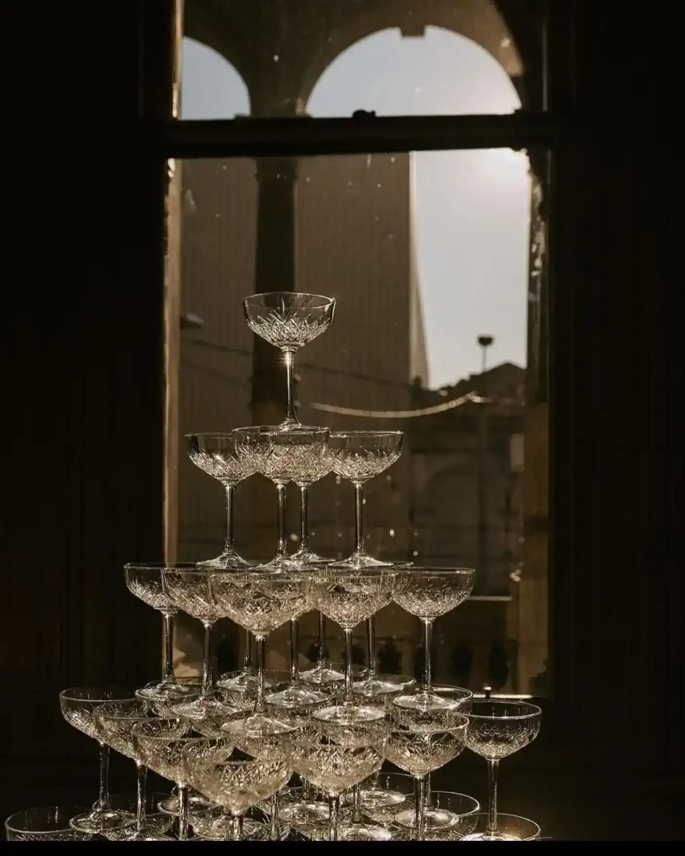 שמלות כלה בעיצוב אישי – תהליך תפירה אישי משלב הרעיון ועד השמלה המושלמת