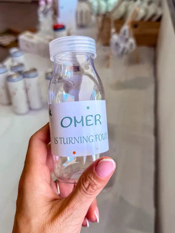 בקבוקים  ממותגים 250 מ״ל / 350 מ״ל סגירה הרמטית