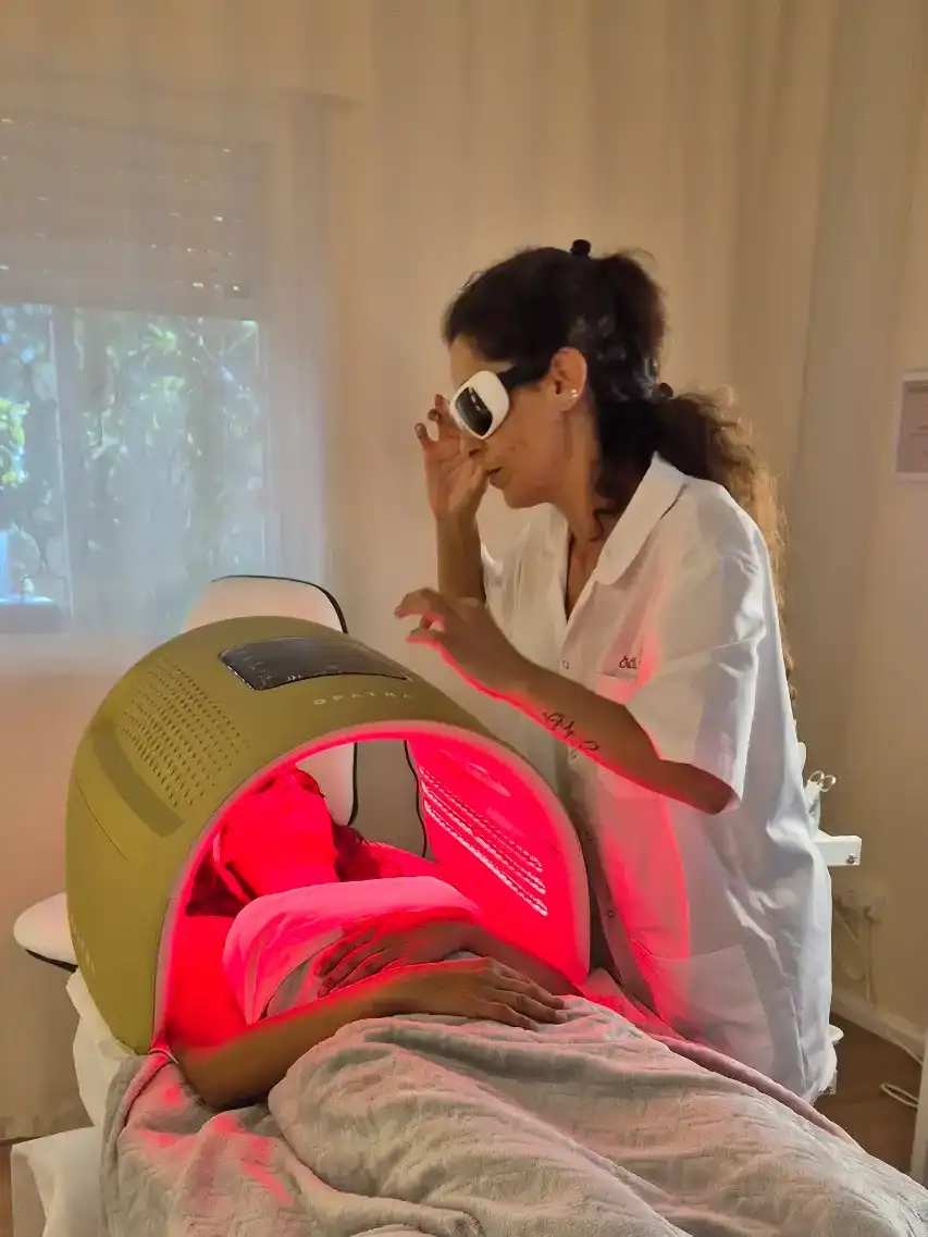 טיפולי פוטותרפיה- טכנולוגיה טיפולית מבוססת אור, אשר מתאימה לטיפול במגוון רחב של בעיות עור