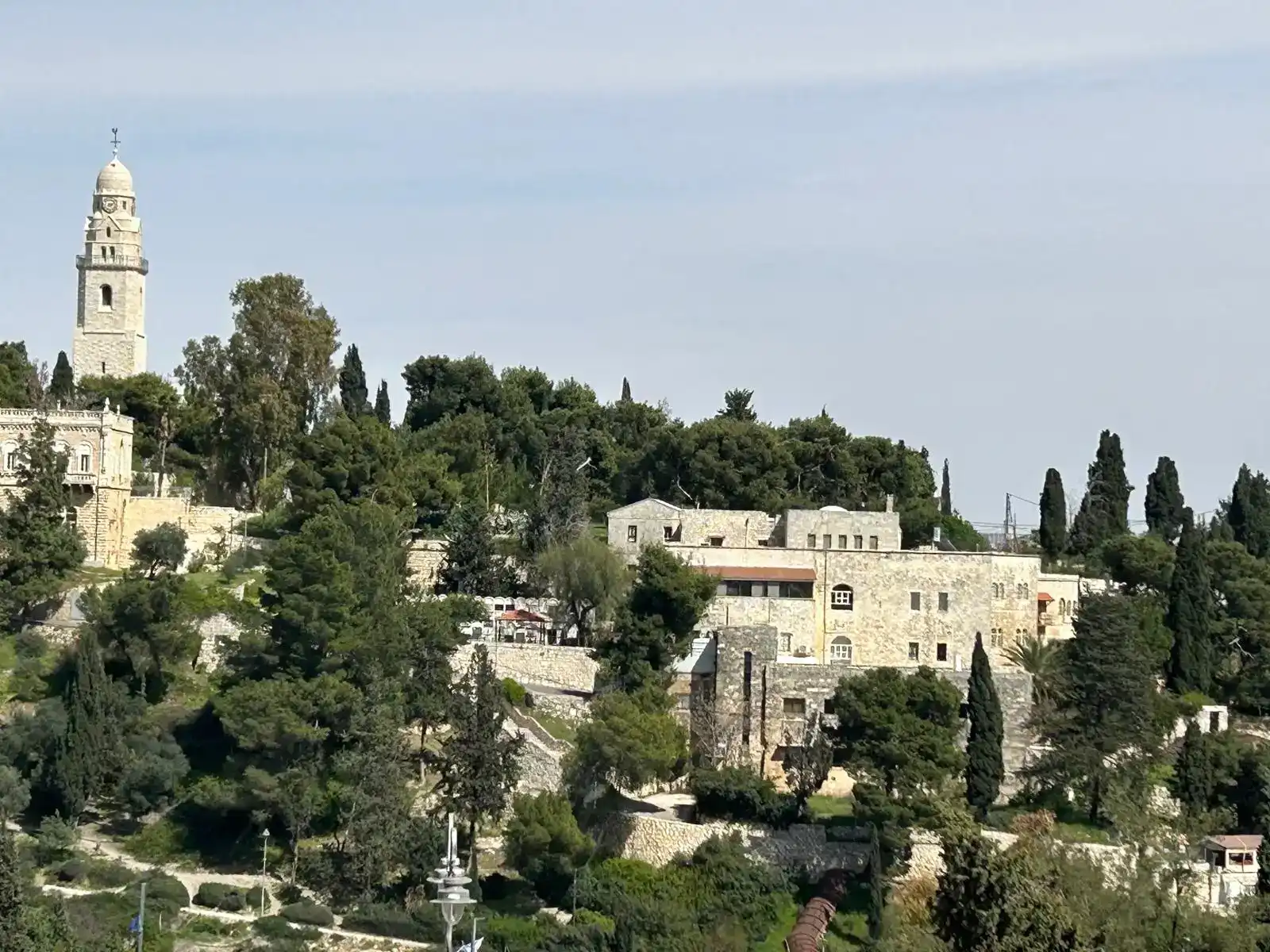 משכנות שאננים וימין משה